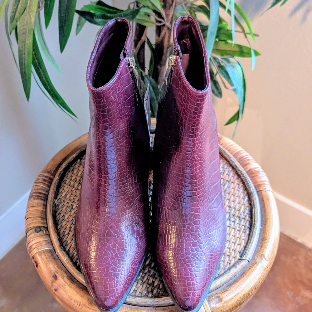 Liz Claiborne Burgundy Ankle Boots